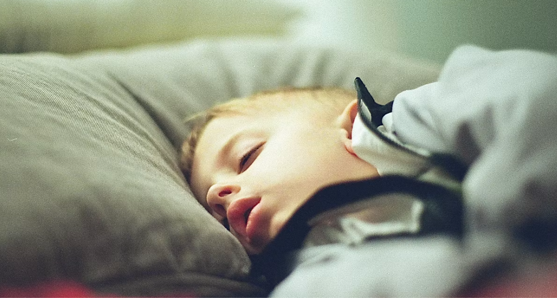 Jangan Biarkan Anak Tidur Larut, Ini Panduan Waktu Tidur Sesuai Usianya